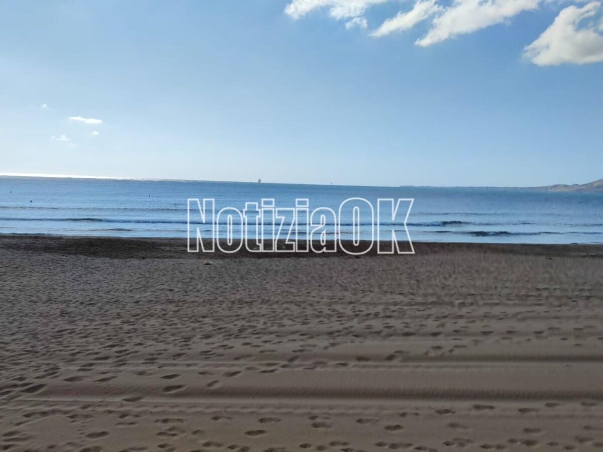 Crotone - Parte il servizio di pulizia spiagge - 