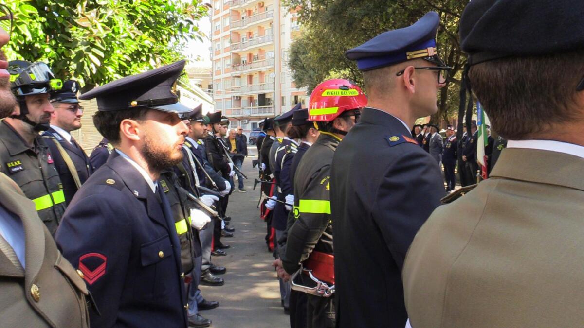 (VIDEO) Crotone - «Un 25 Aprile commosso»: bandiere a mezz'asta per Papa Francesco - 