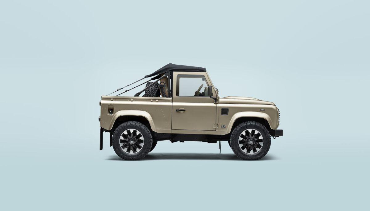 Land Rover presenta la Classic Defender V8 Soft Top -