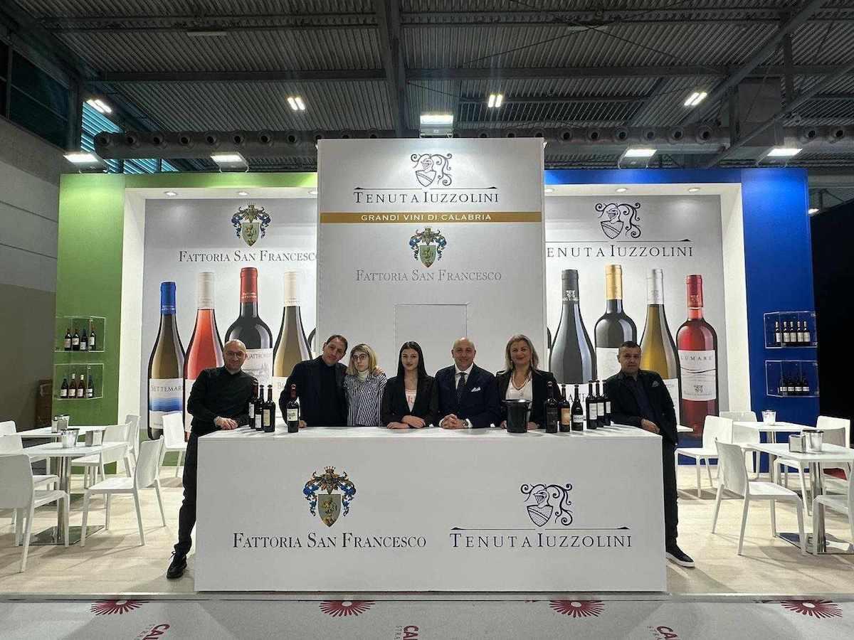 La Famiglia Iuzzolini al Vinitaly 2025, presente e futuro di qualità e passione per la Calabria - 