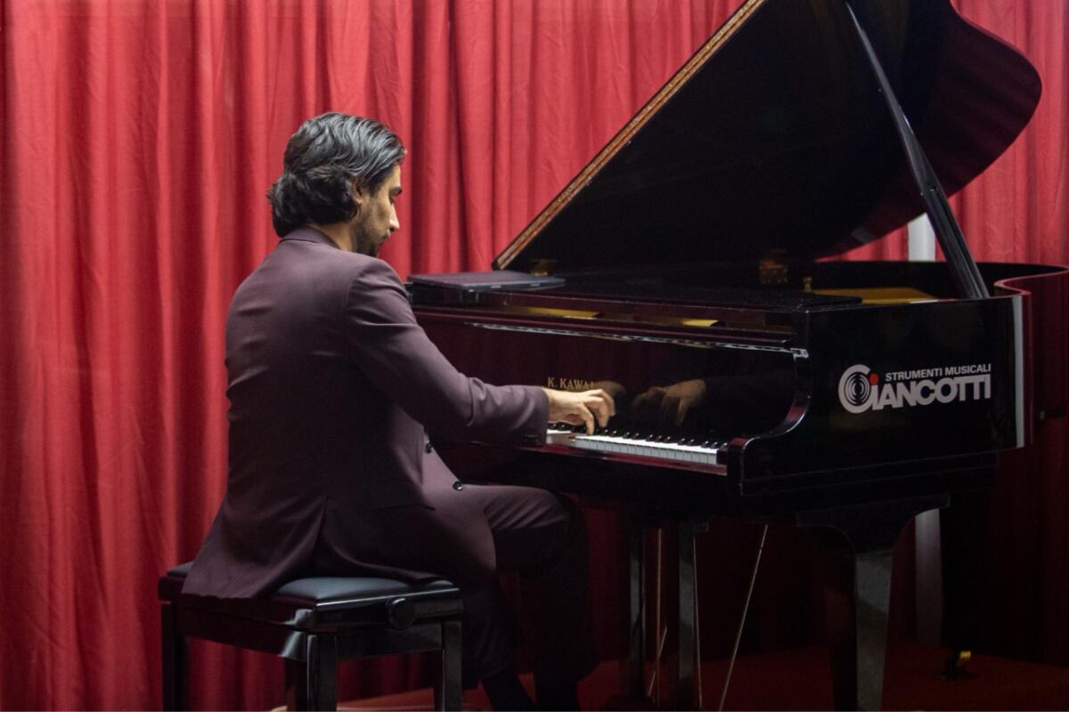 Magia al Pianoforte: Lorenzo Bevacqua incanta il pubblico al Liceo Musicale “O. Stillo” - 