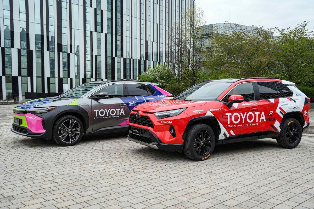Consegnate a Milano le vetture Toyota per il Giro d’Italia 2025 - 