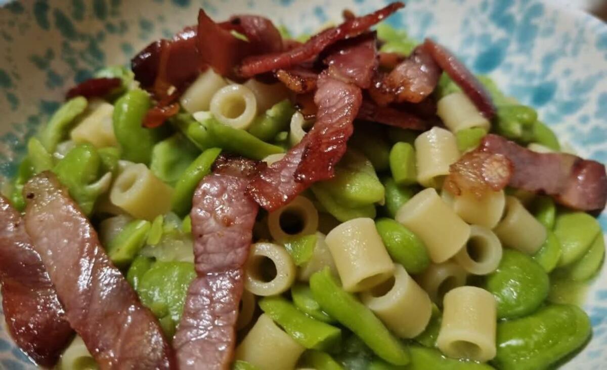 Le vie del Gusto - Pasta e fave con guanciale croccante - 