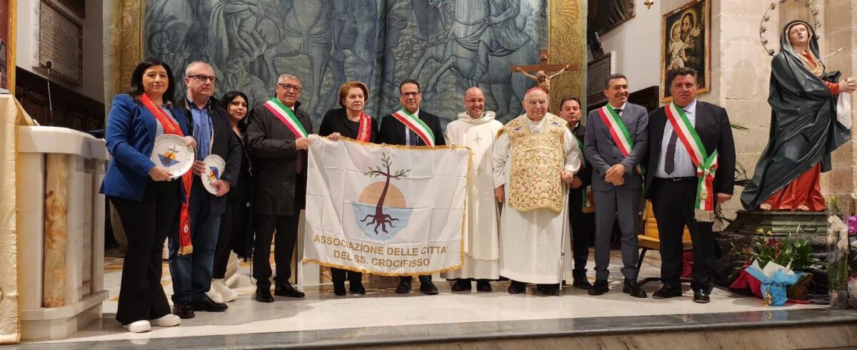 La Celebrazione del Venerdì dell’Addolorata e la Consegna della Bandiera delle Città del Santissimo Crocifisso a Licodia Eubea - 