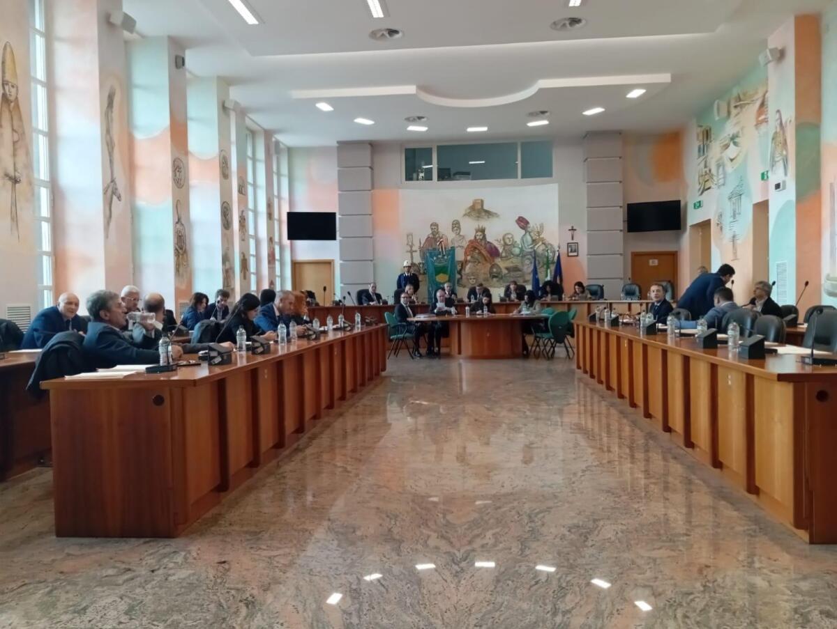 Cosenza - Il Consiglio comunale approva il rendiconto di gestione 2024 Senza il voto della minoranza - 