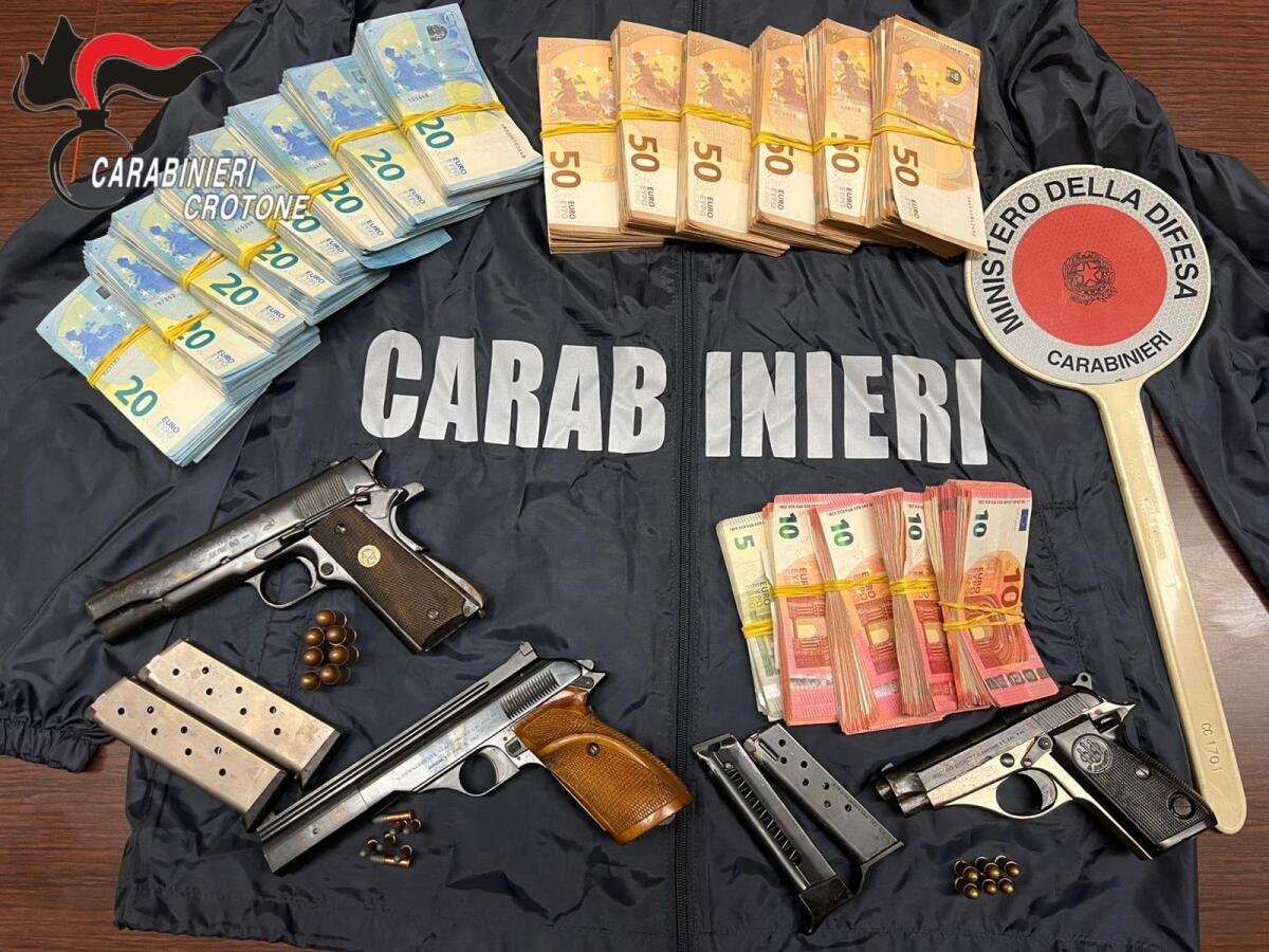Crotone, due arresti per armi clandestine e contanti non giustificati - 
