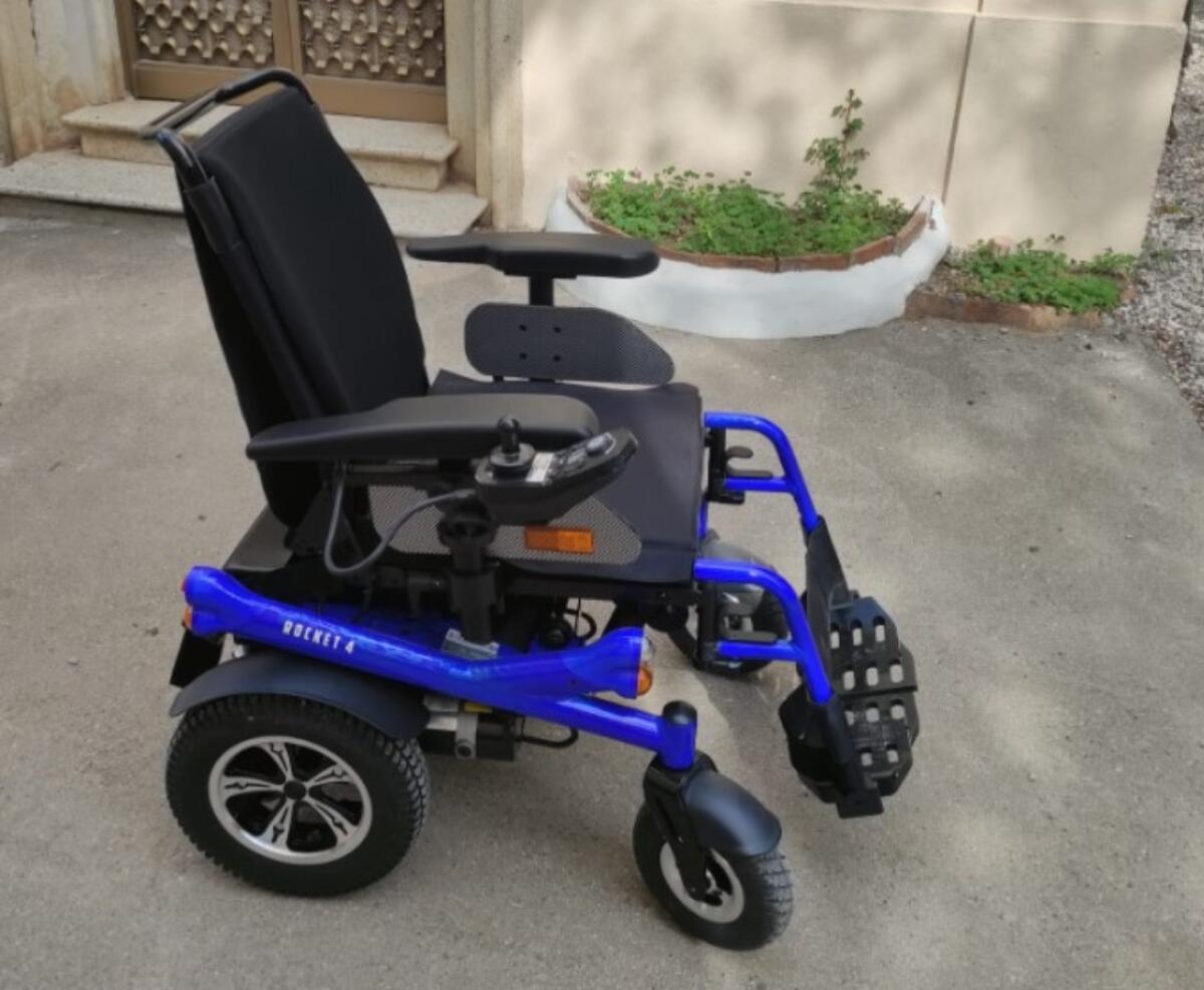 Castrovillari, una carrozzina elettrica per garantire l’accesso autonomo al cimitero - 