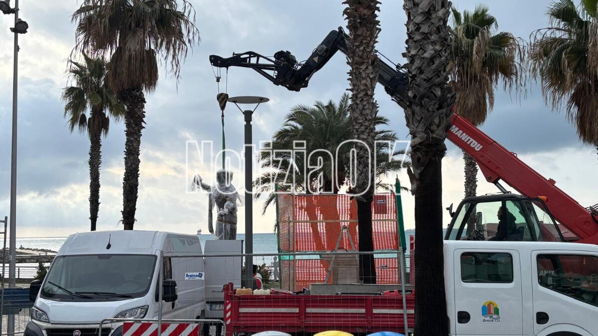 Crotone - La statua di Hera posizionata sul lungomare, presto l'inaugurazione - 