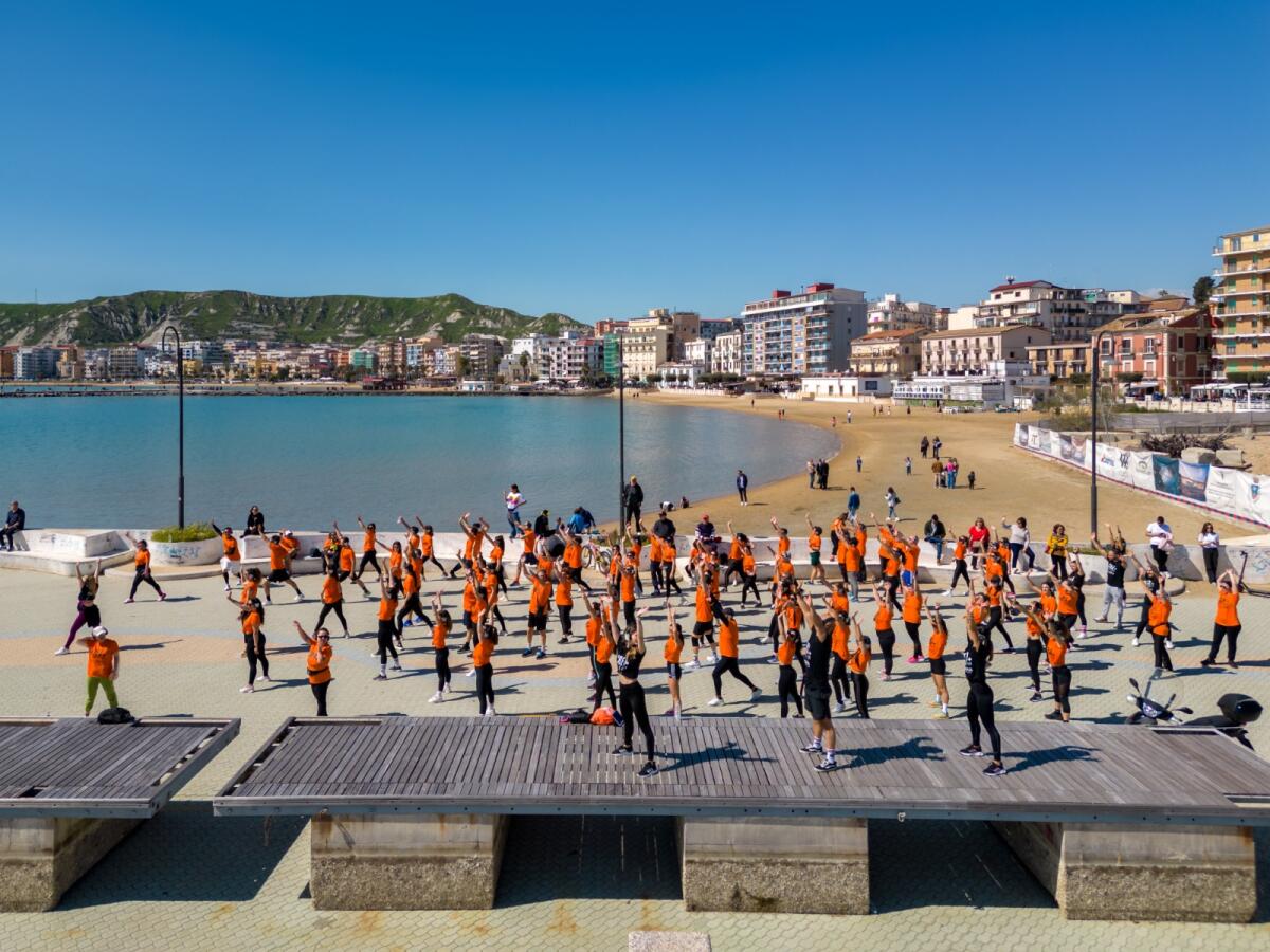 Crotone, seconda edizione del "Crea Silent Outdoor": oltre 100 partecipanti sul lungomare cittadino - 