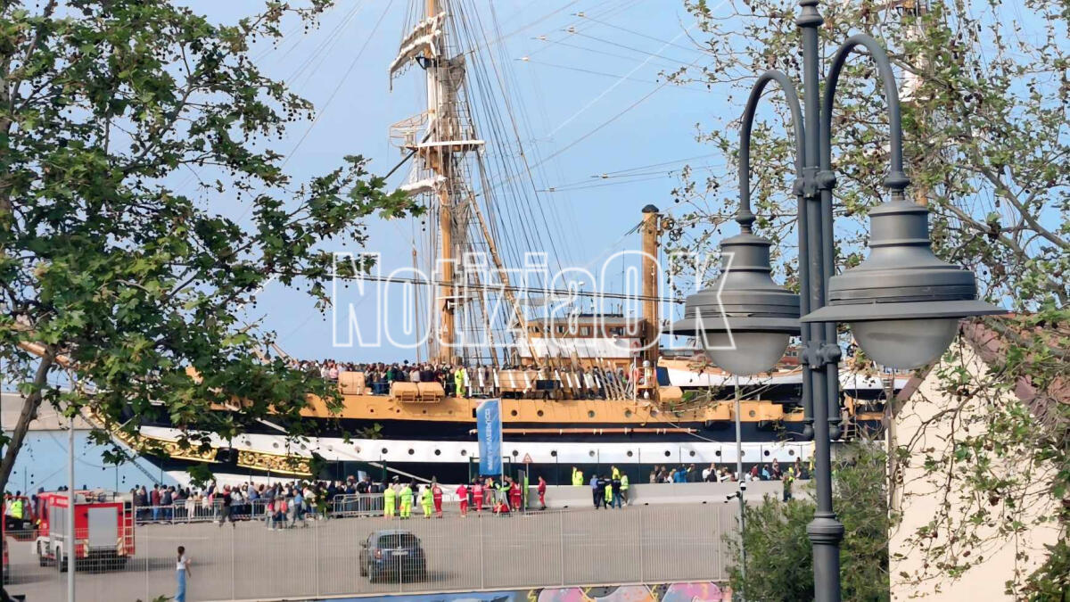 Crotone, tutti pazzi per l'Amerigo Vespucci: sold-out le visite al veliero della Marina Militare - 