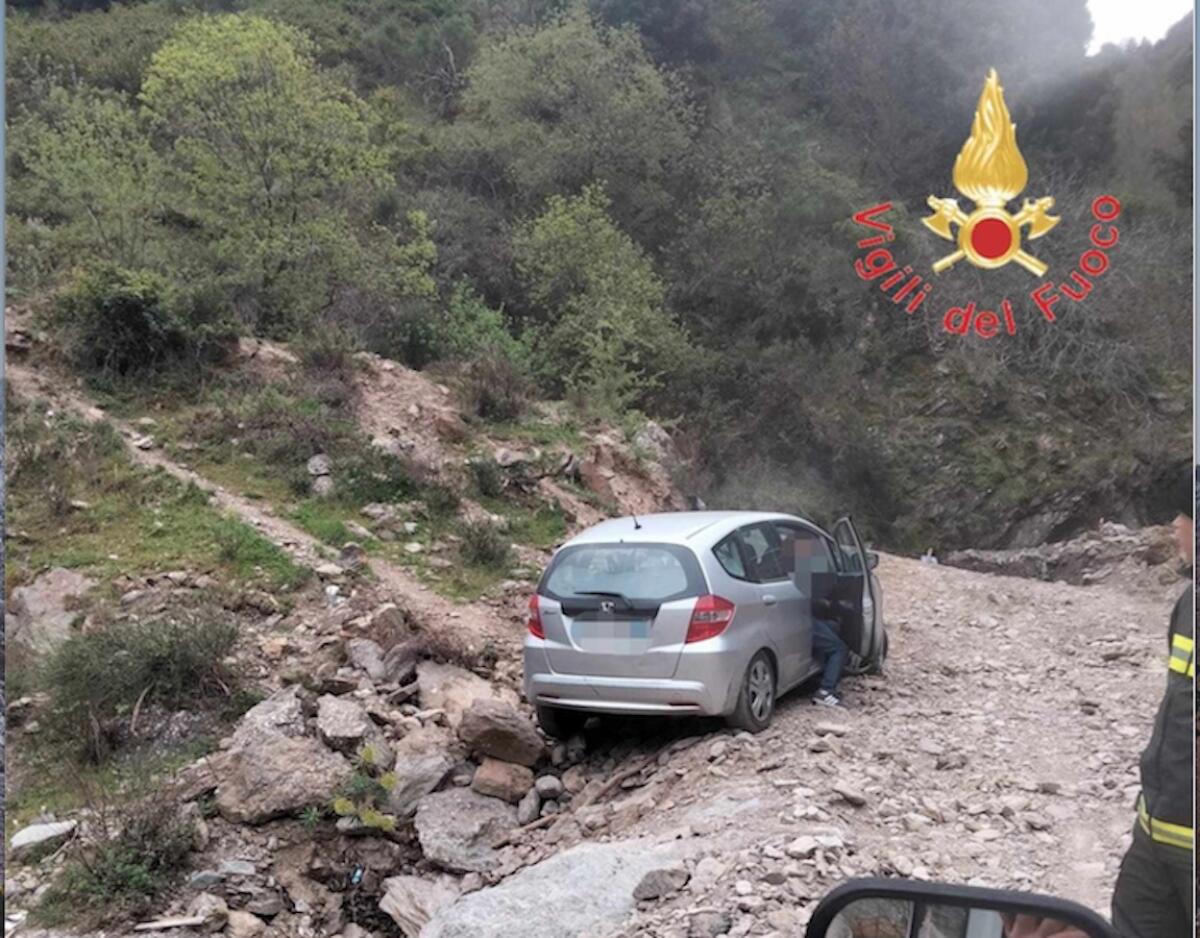 Si perdono nei boschi, salvati dai Vigili del fuoco dopo una notte al freddo - 