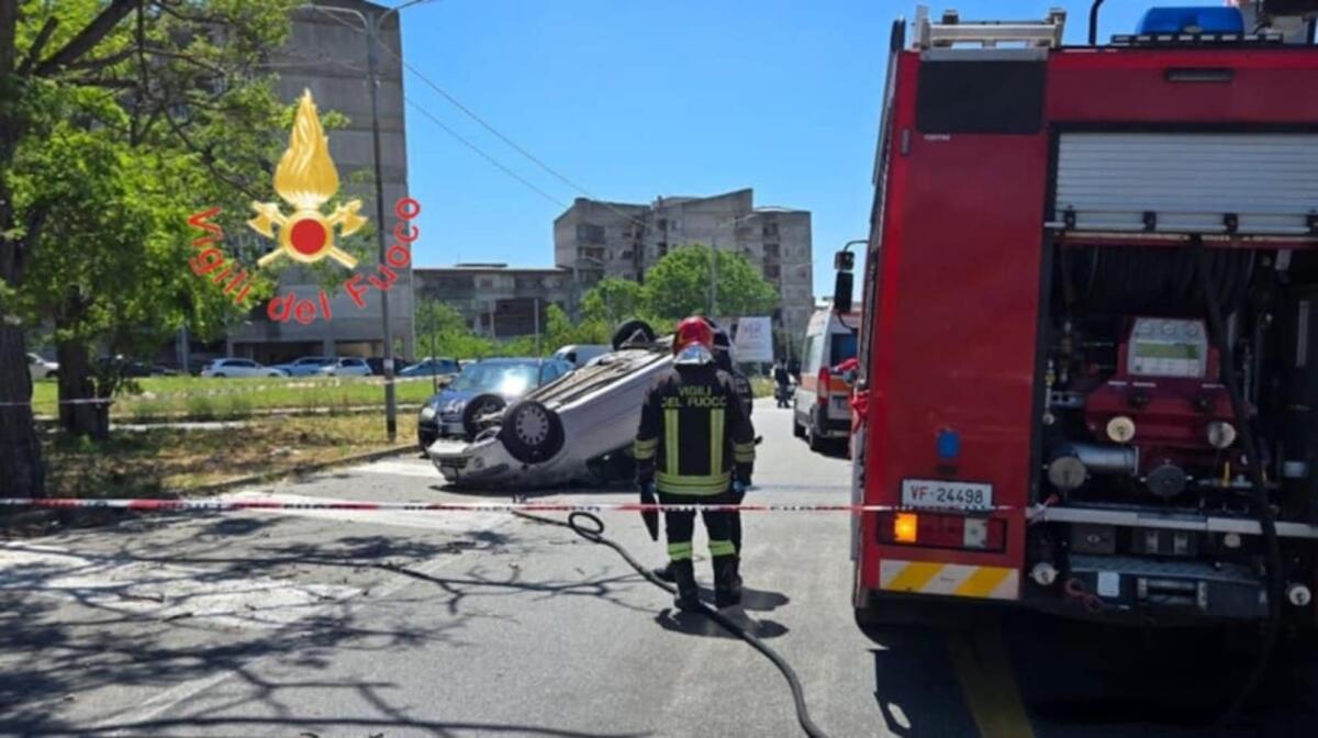 Incidente a Catanzaro, perde il controllo del mezzo e viene sbalzato dall'abitacolo - 