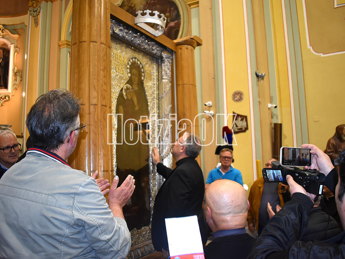 (VIDEO) La Madonna di Capo Colonna scende tra la sua gente: la calata nella Chiesa dell’Immacolata - 