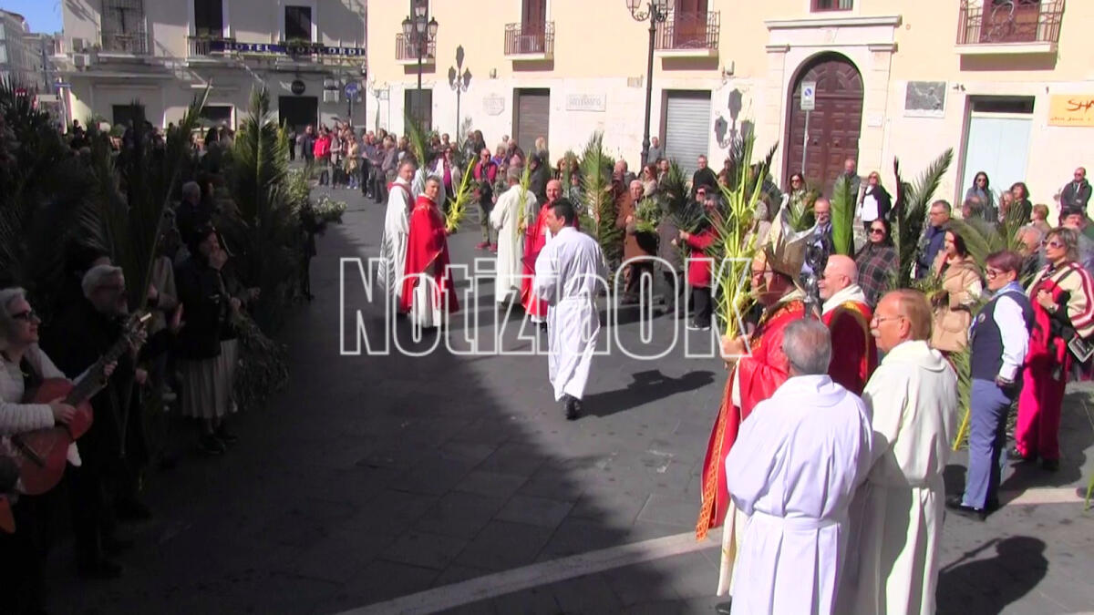 Crotone - Piazza Duomo protagonista della Domenica delle Palme - 