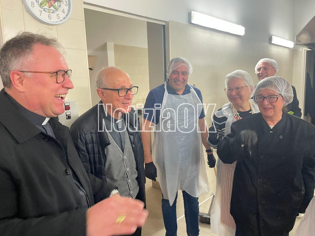 Crotone - Il vescovo Torriani alla mensa dei poveri: una Domenica delle Palme tra fede e servizio - 