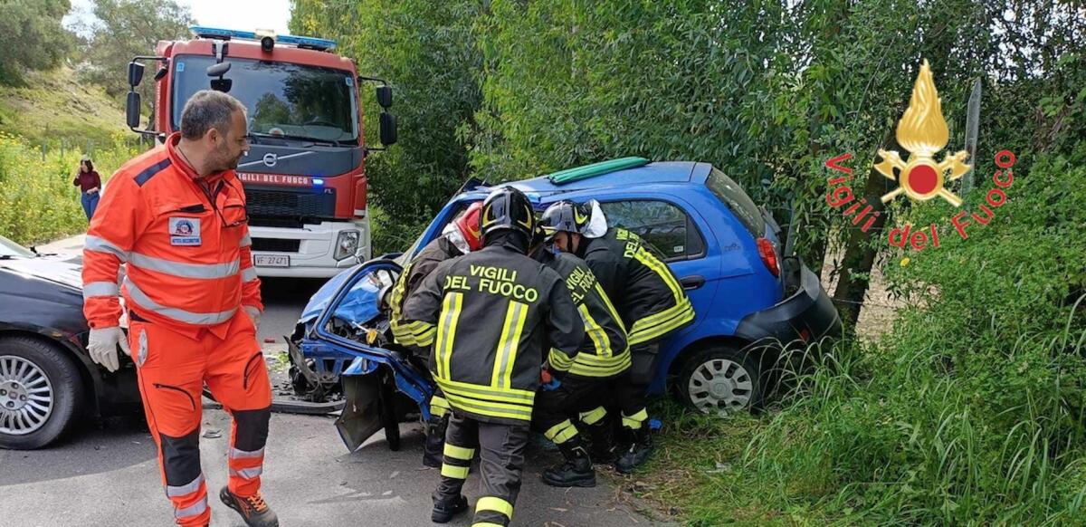 Carfizzi - Incidente stradale sulla provinciale: due persone ferite in modo grave - 
