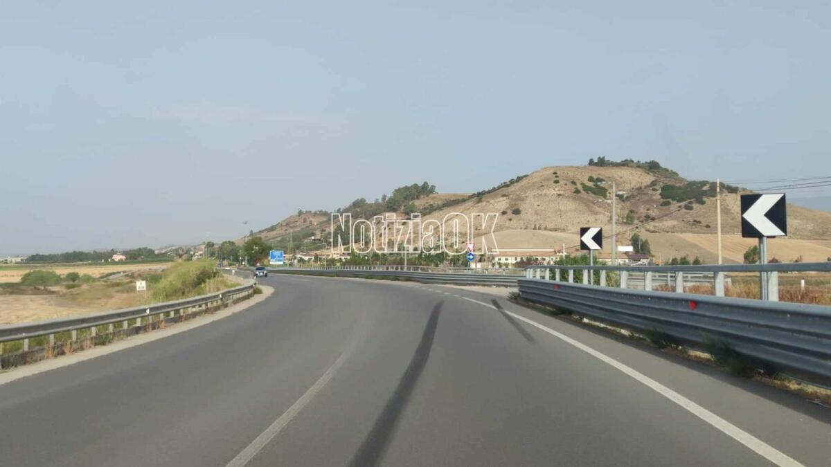 Incidente sulla S.S. 106 "Jonica", strada chiusa temporaneamente al traffico - 