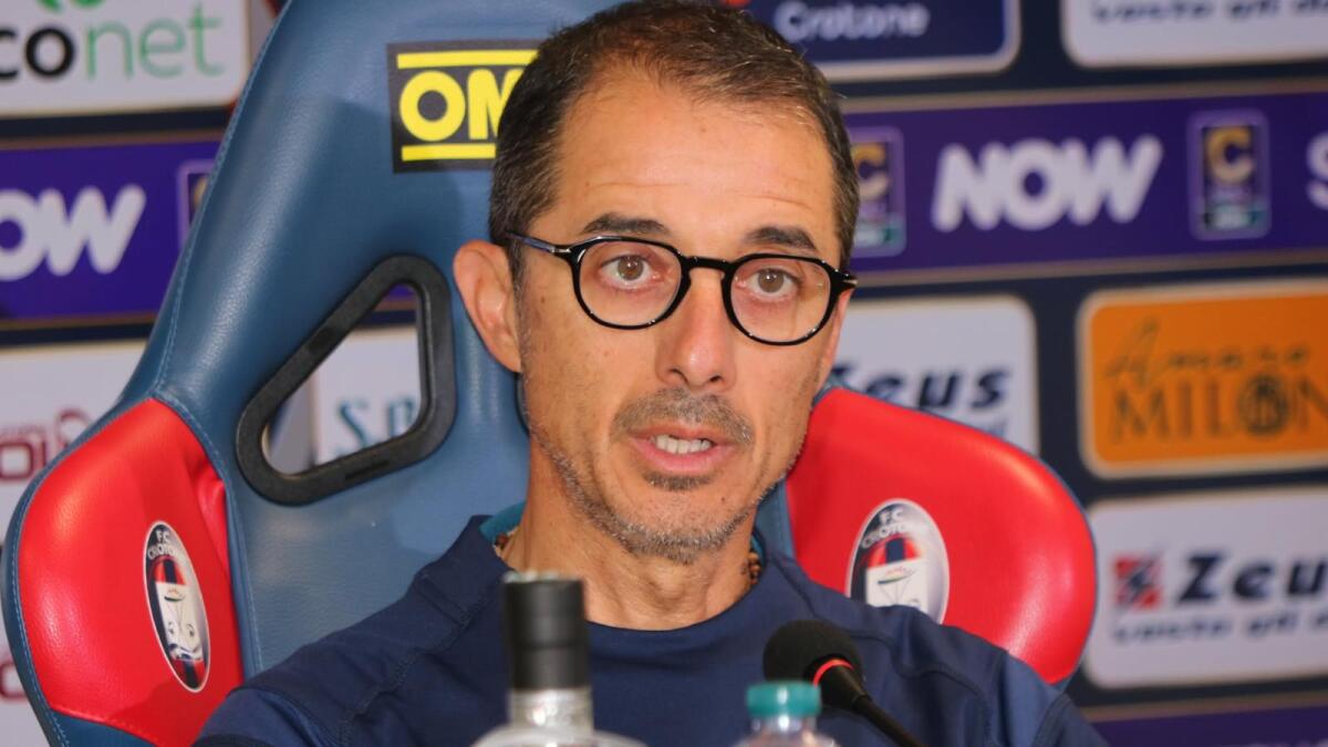 “Una finale da vincere” contro la Casertana, il Crotone di Longo cerca il terzo posto - 