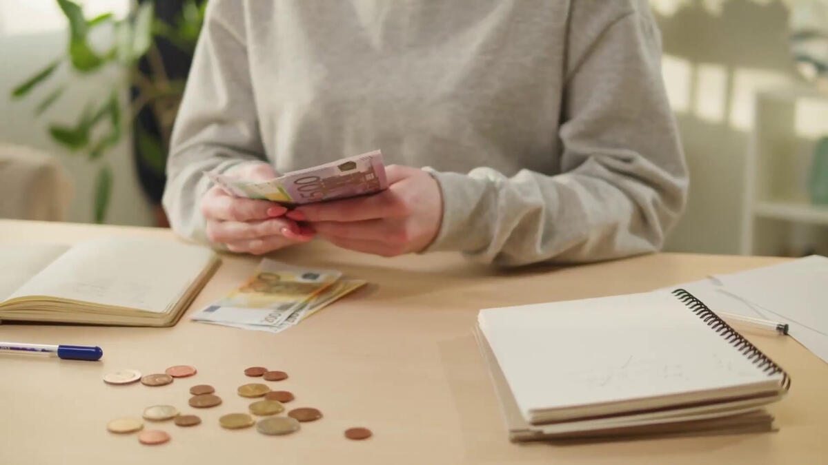 In calo il reddito delle famiglie ma migliorano i conti pubblici - 