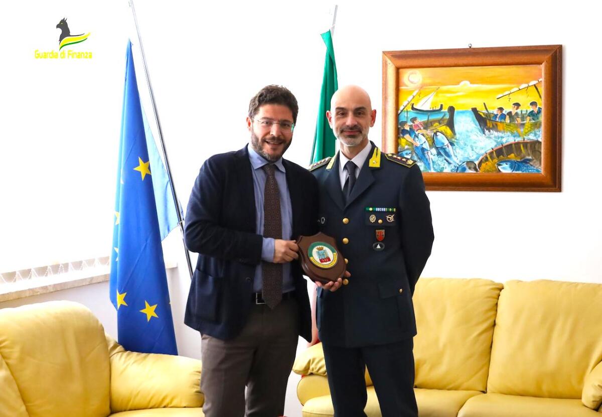 Reati ambientali nel mirino: il Procuratore Guarascio incontra la Guardia di Finanza - 