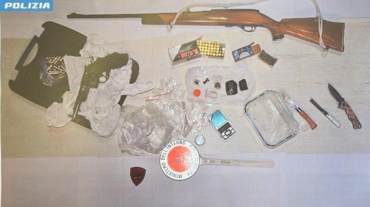 Crotone - Armi e droga in casa: arrestato trentenne - 