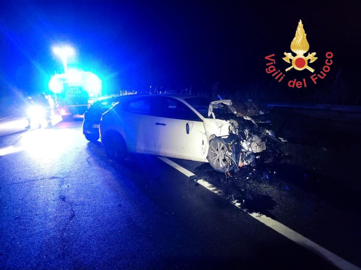 Schianto nella notte sulla SP13: vittima un ragazzo del 2005 - 