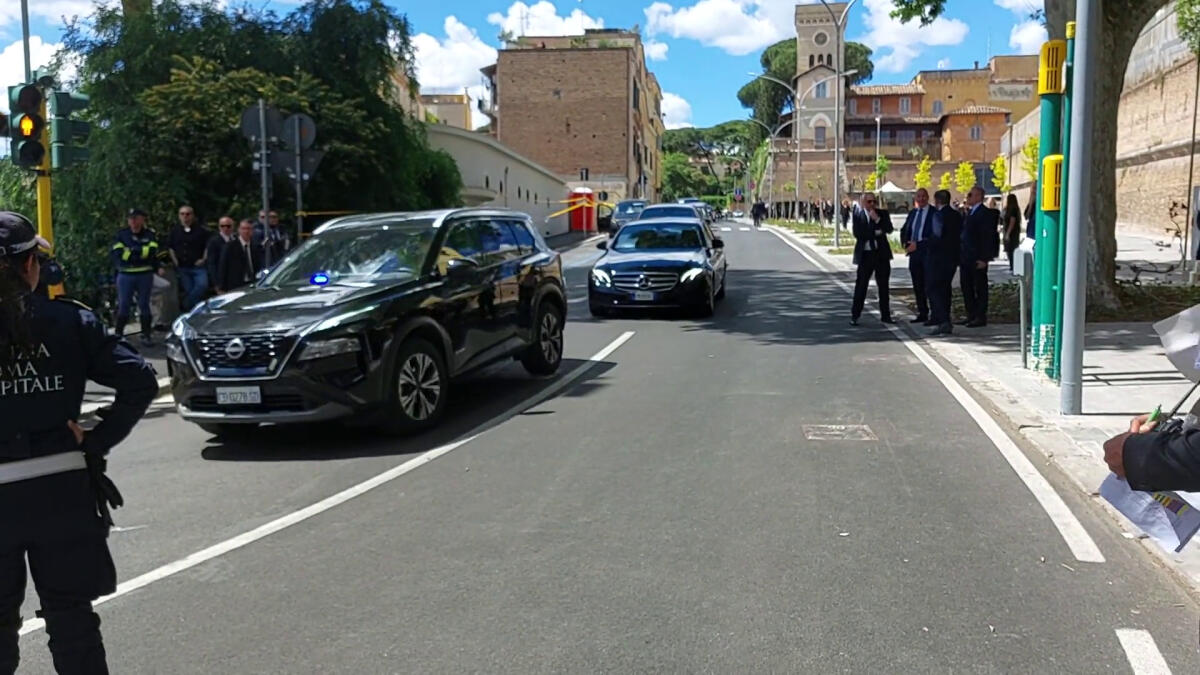 Papa Francesco, il lungo corteo delle auto dei capi di Stato -