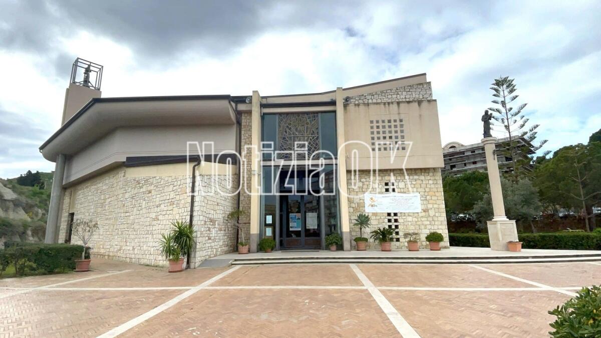 Crotone - Il Soroptimist Club dona un canestro da basket, sarà posizionato nel cortile di Santa Rita - 
