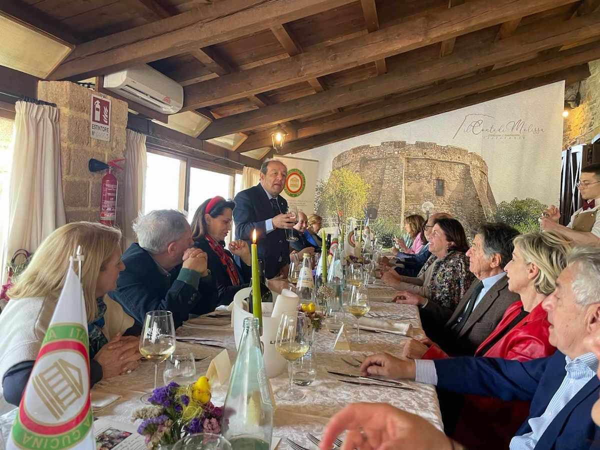 Crotone - L'Accademia Italiana della Cucina "a tavola con la regina della primavera: la ricotta" - 