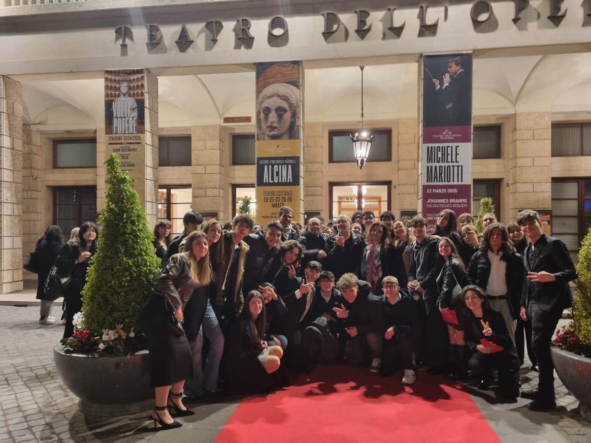 Gli studenti dell'IIS Lucreazia della Valle al teatro dell'Opera di Roma, il soprano Mariangela Sicilia: «Ragazzi attenti e partecipi» - 