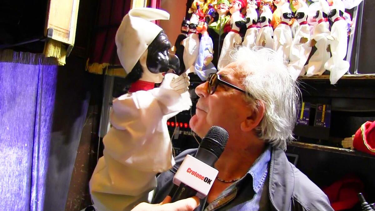 (VIDEO) Un saluto speciale: Adriano Ferraiolo torna a Crotone con Pulcinella - 