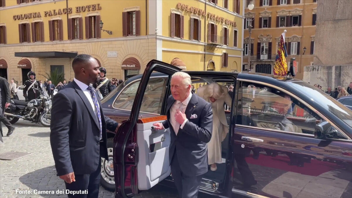 Le immagini di Re Carlo e della regina Camilla alla Camera -
