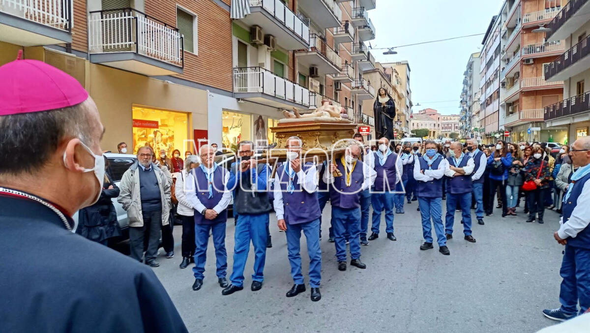 Crotone, oggi la processione dei quadri della Passione del Venerdì Santo - 