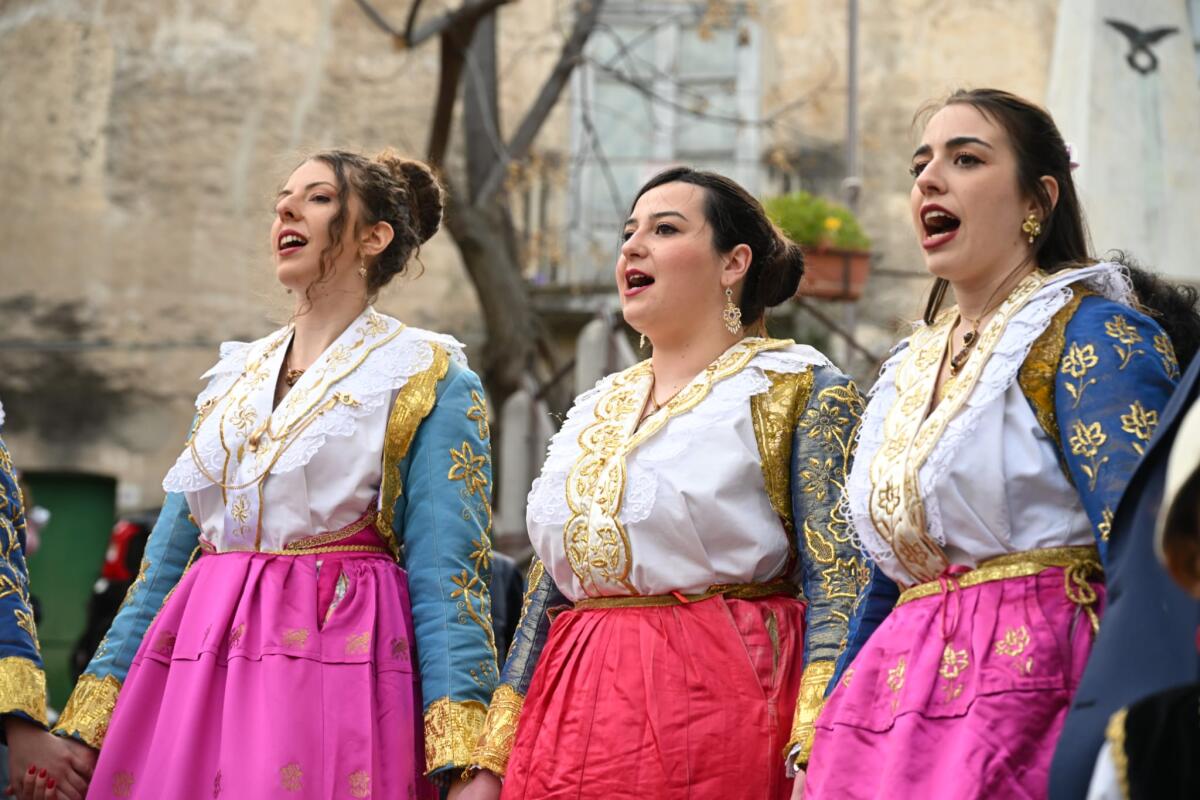 A Civita tornano le Vallje, l’evento della tradizione arbëreshe -