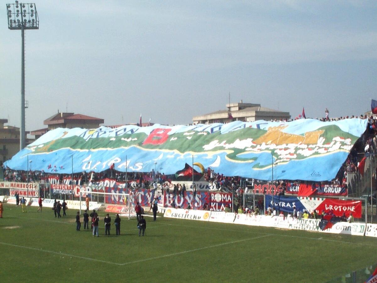 Serie C | Crotone - 30 Aprile 2000, gli squali per la prima volta in Serie B - 
