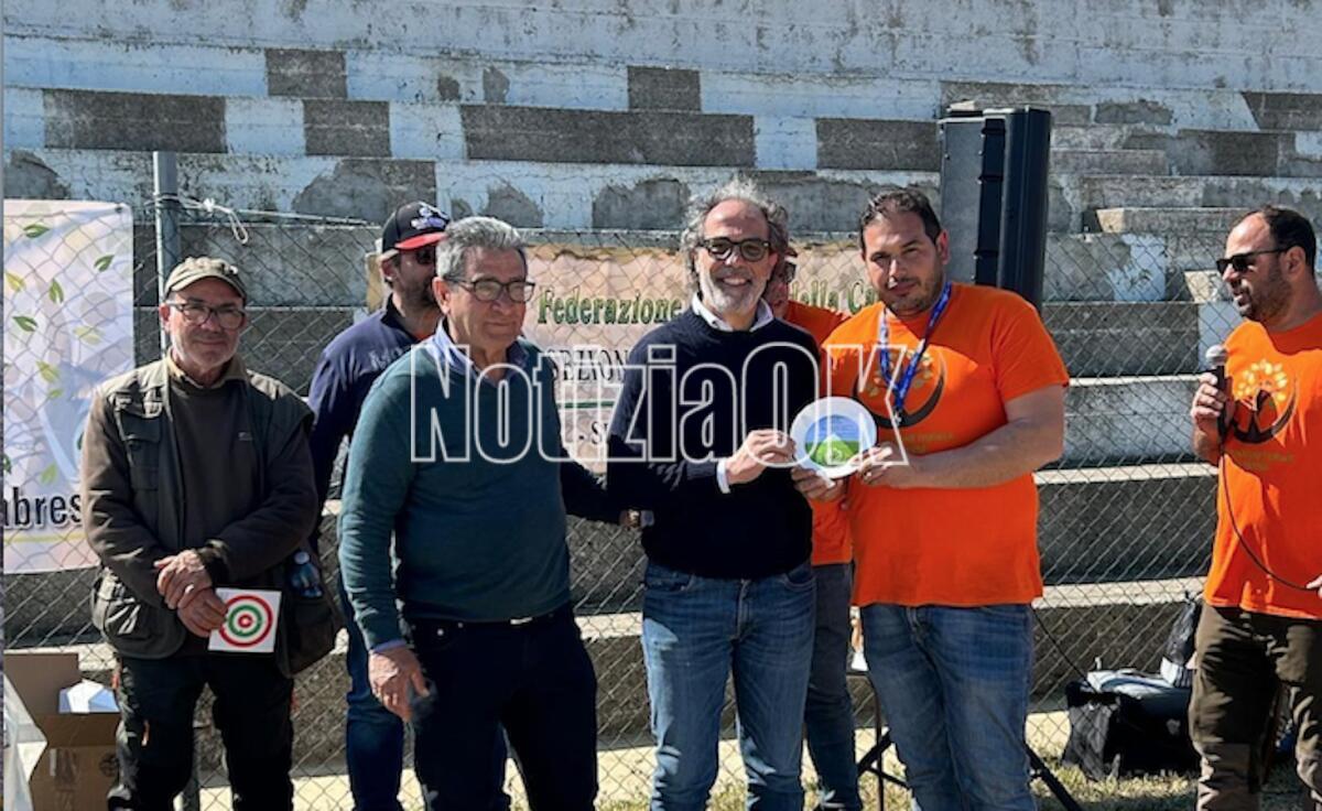 (Video) Casabona - Successo per la terza edizione della Fiera Rurale, premiato il direttore di CrotoneOk - 
