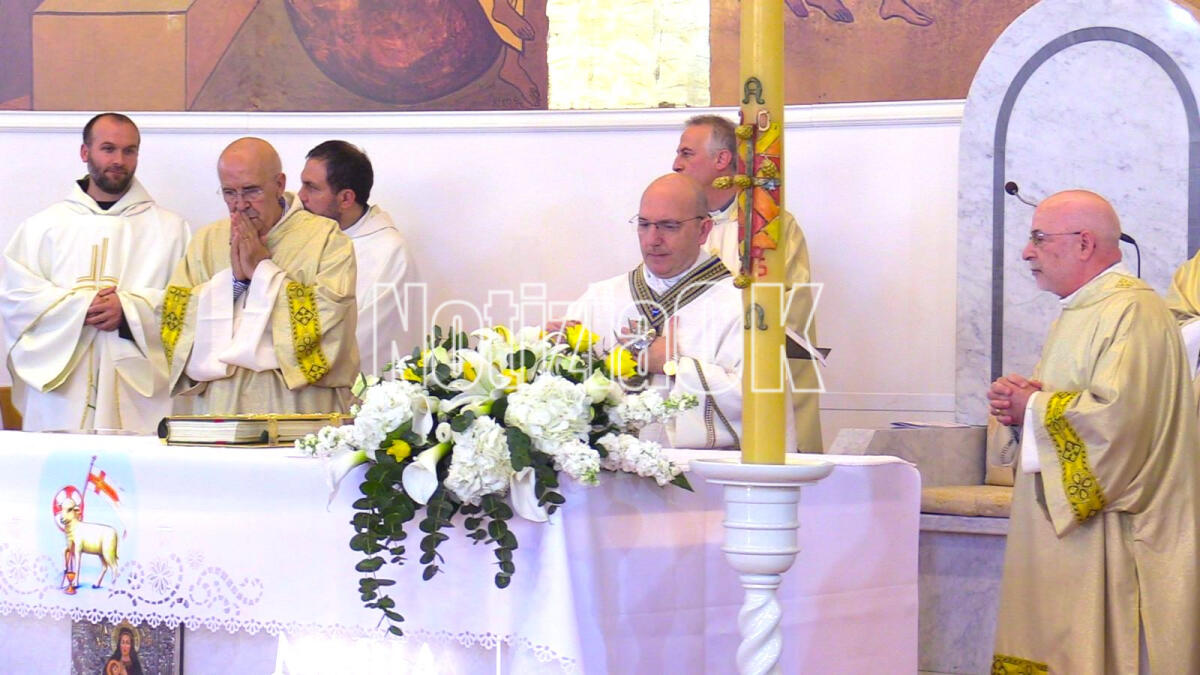 (VIDEO) 25 anni di sacerdozio: la comunità della Basilica Cattedrale di Crotone festeggia monsignor Alessandro Saraco - 