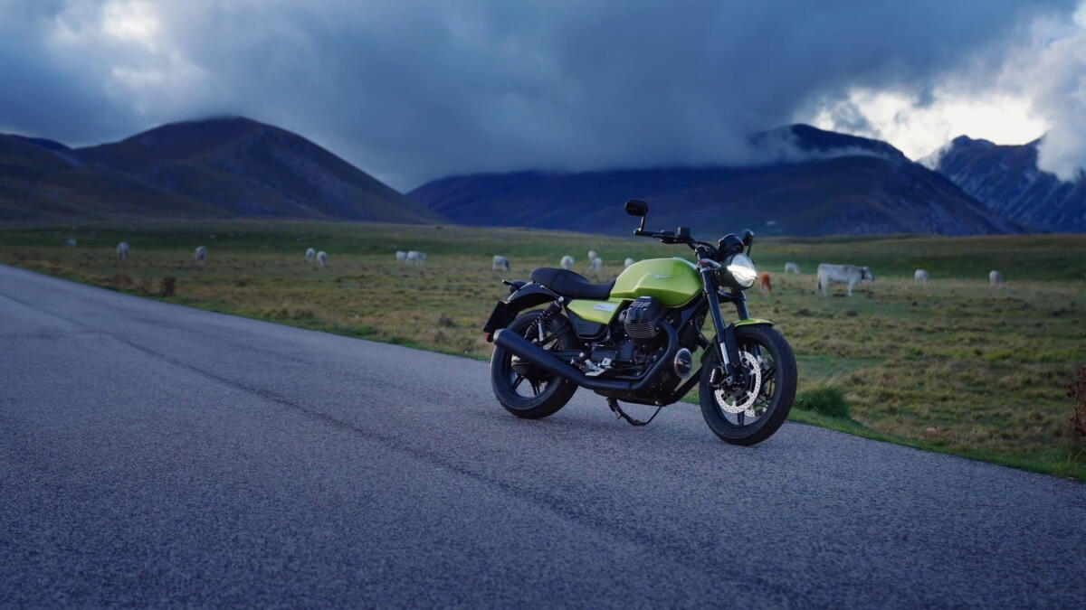 Moto Guzzi rinnova la mitica V7 Sport - 