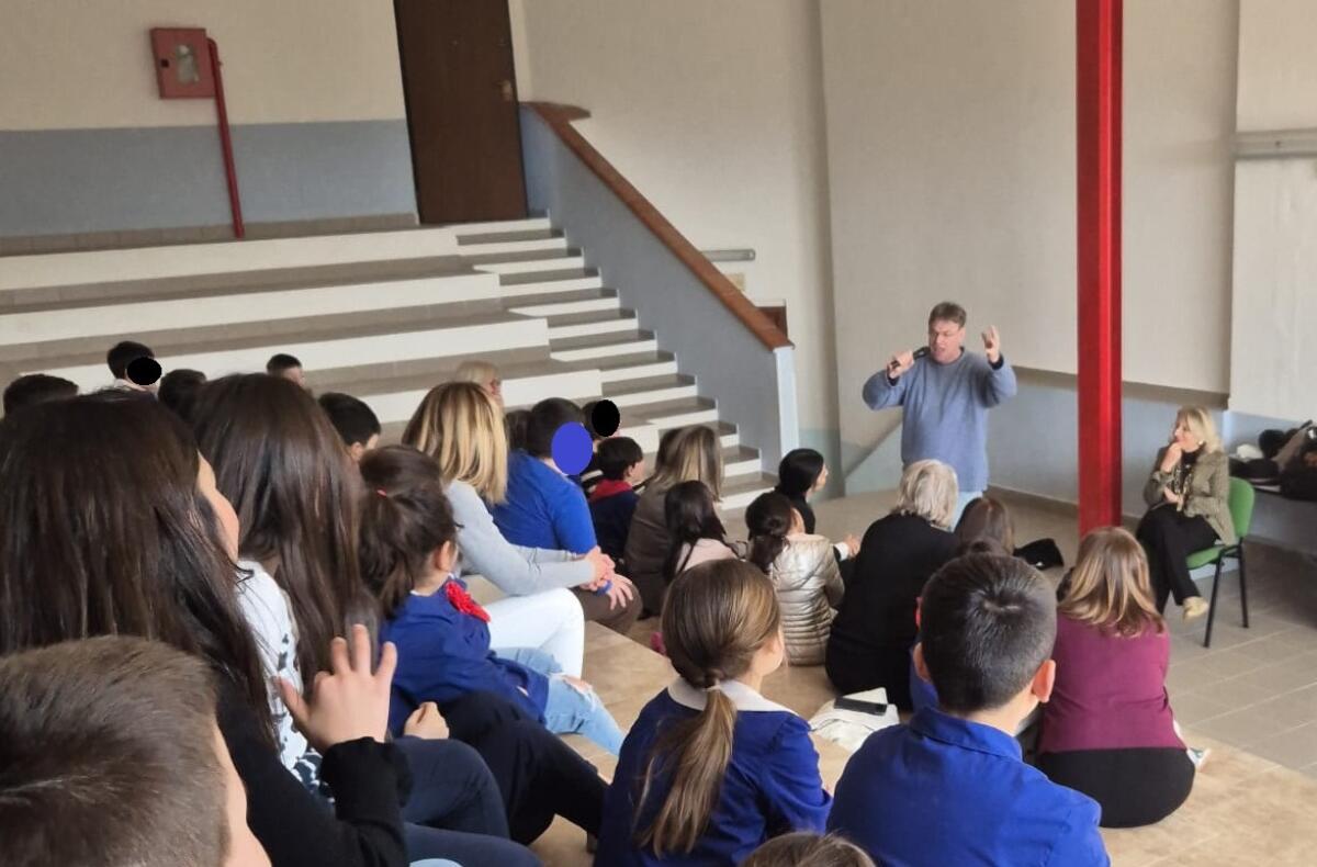 Mandatoriccio: Lo scrittore Luigi Dal Cin in tutti i plessi del Comprensivo - 