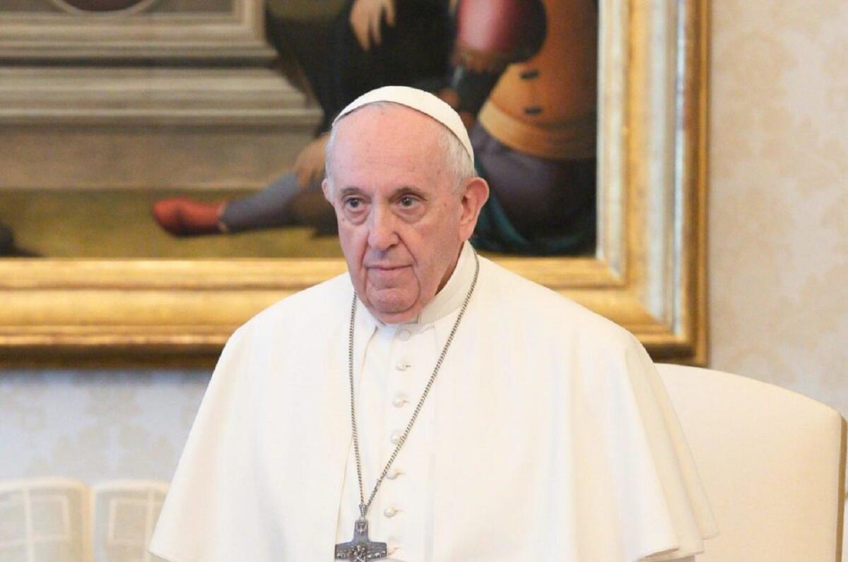 Papa Francesco: la tv cambia palinsesto, l'omaggio al Pontefice - 