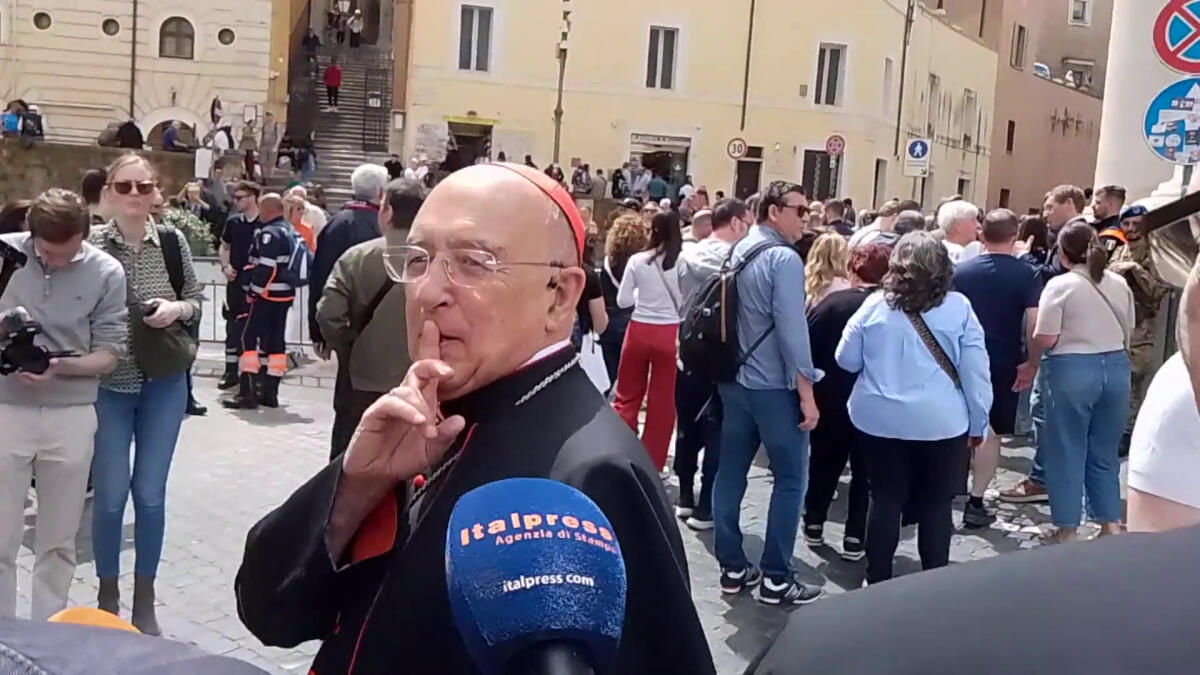 Migliaia di fedeli in fila per l'ultimo saluto a Papa Francesco -