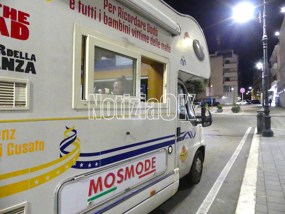 Nella notte di Pasqua, il Camper della Speranza illumina le strade di Crotone - 
