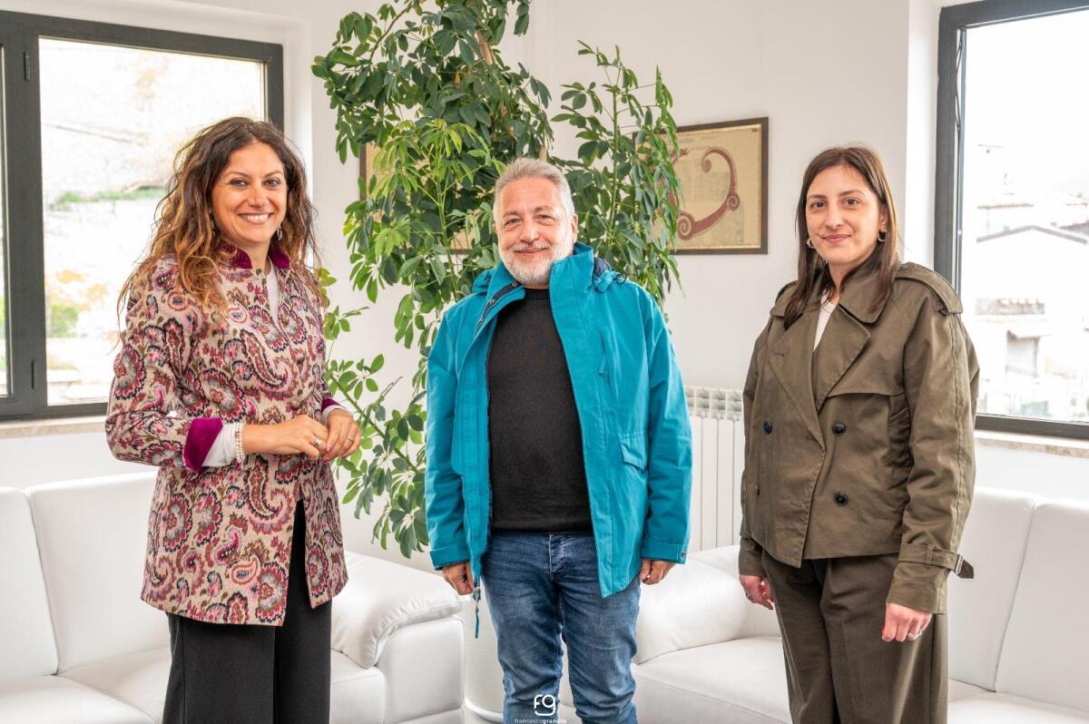 Rosaria Succurro accoglie Francesco Carabetta, nuovo commissario della Croce Rossa di San Giovanni in Fiore - 
