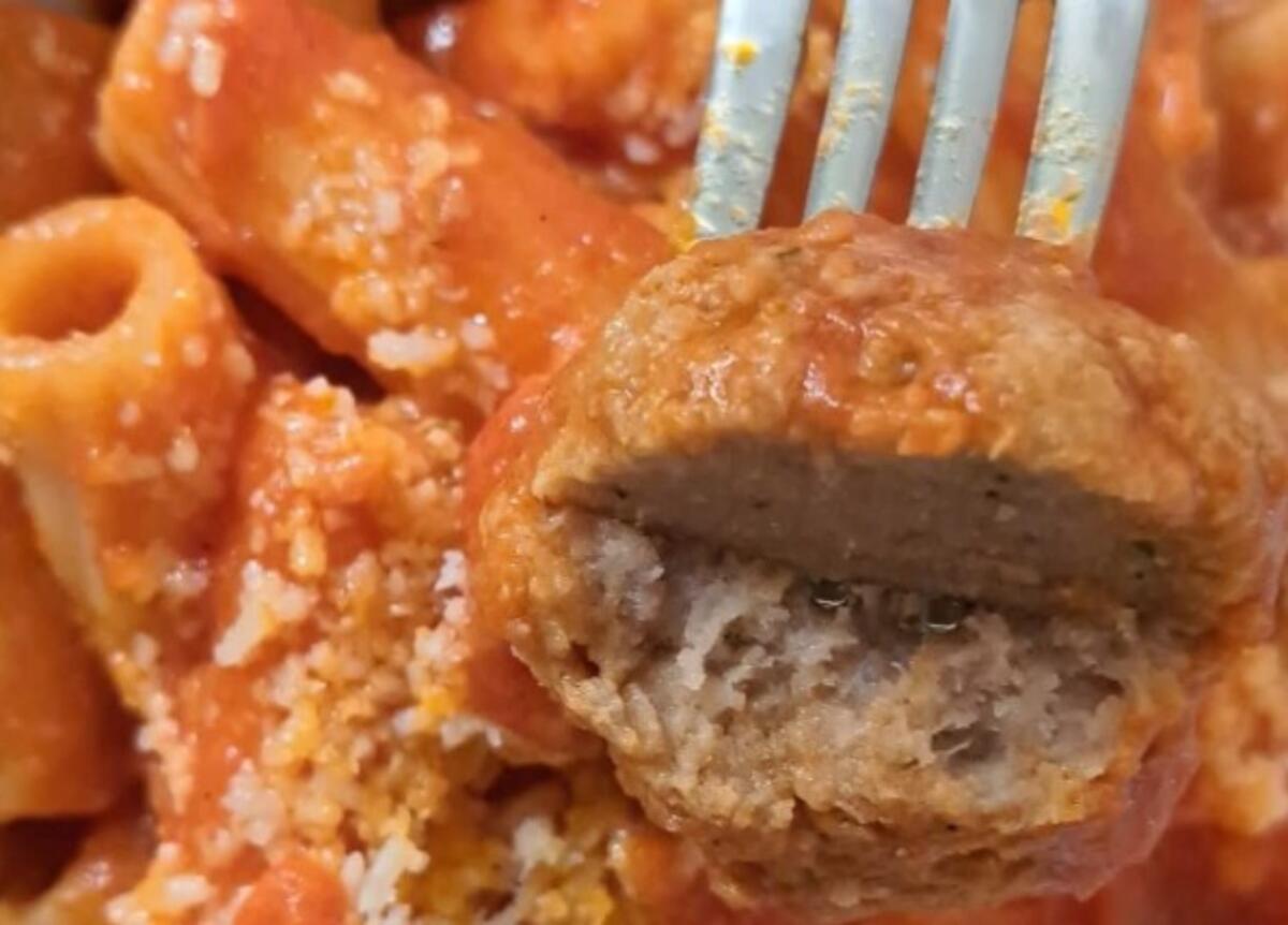 Un Morso al Sapore - Rigatoni al sugo con polpettine - 