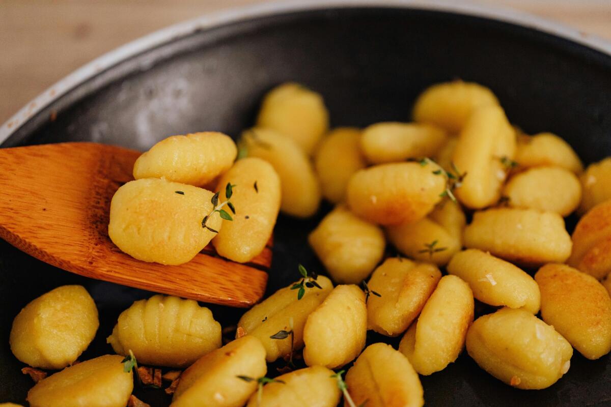 Un Morso al Sapore - Salti in padella con pomodorini e formaggio di soia - 