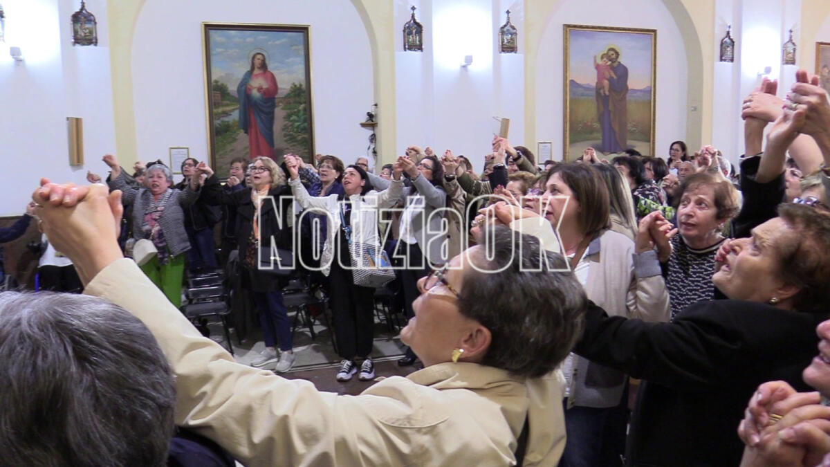 (VIDEO) Cutro in Preghiera: la Devozione e i canti al Santissimo Crocifisso - 