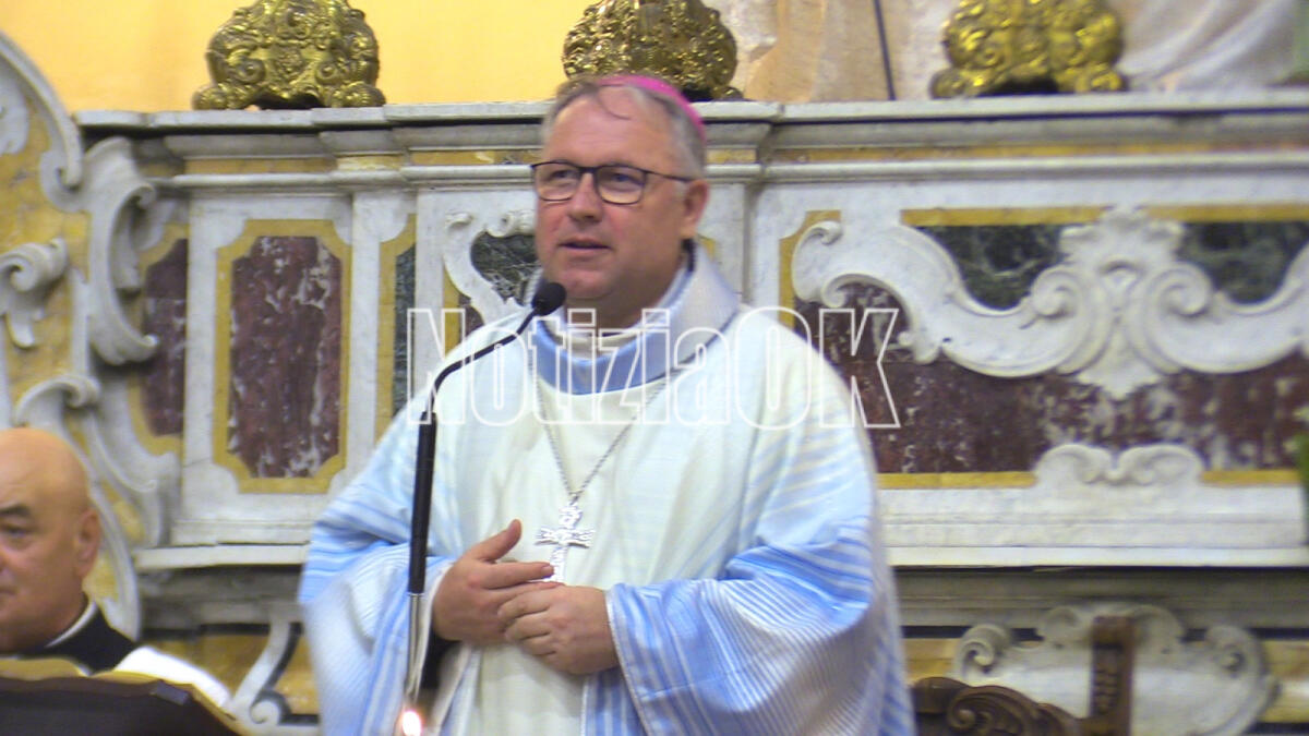 Fumata Bianca: Il Vescovo Torriani lo annuncia durante la Messa del Bacio - 