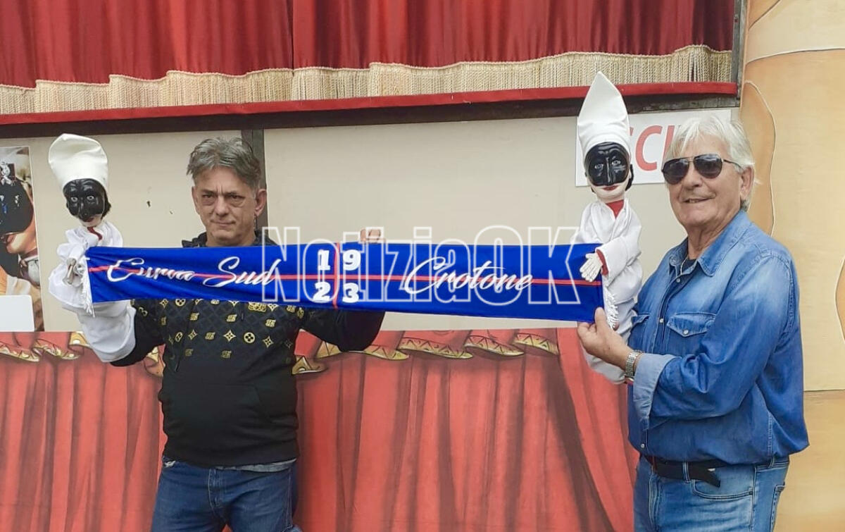 Crotone applaude Adriano Ferraiolo: 81 anni tra burattini, tradizione e sorrisi - 