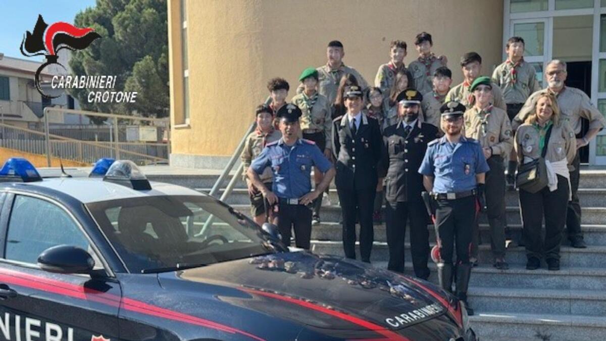 Cirò Marina, gli scout Assoraider in visita alla caserma dei Carabinieri: lezione di legalità e cittadinanza attiva - 