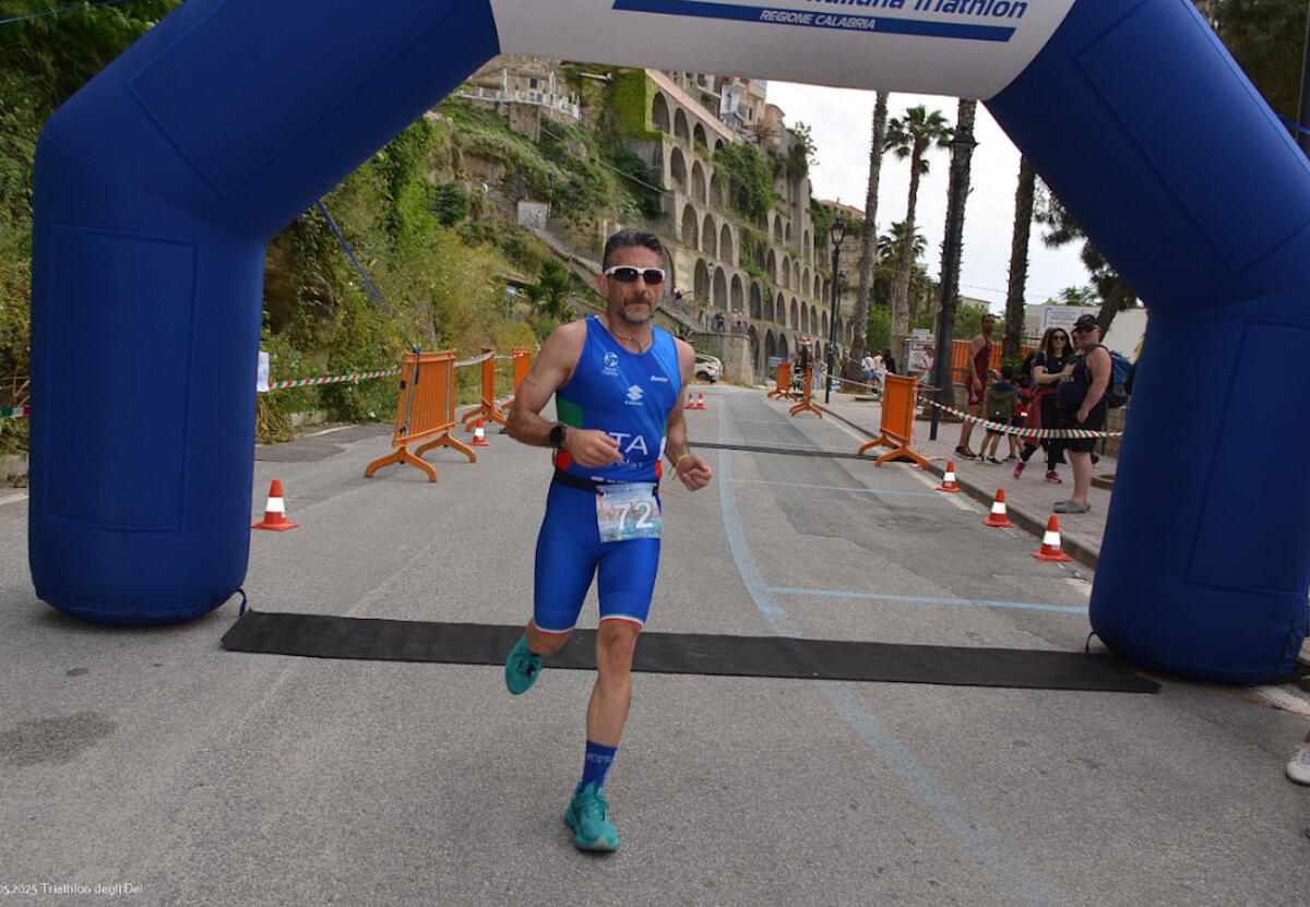 Tropea Sprint Triathon: il crotonese Bisceglia porta in alto i colori della Scuola Atletica Krotoniate - 